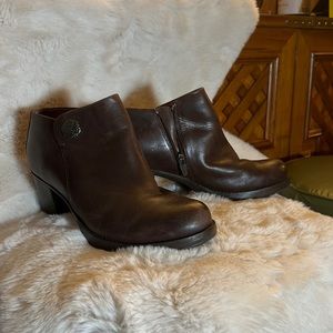 Rarely worn Dansko ankle boots in brown leather size 40.